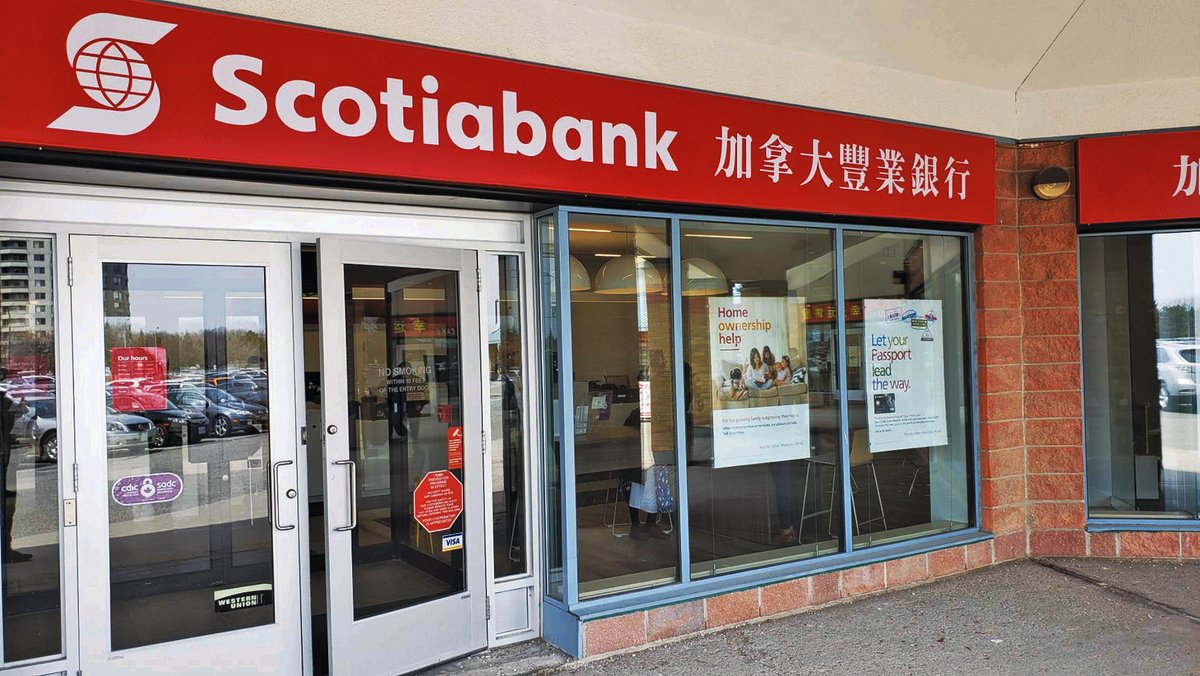 明報專訊】在加拿大五大銀行中，總部設在多倫多的豐業銀行(Scotiabank)自疫情以來裁減了近1.5萬名全職員工，惟其餘4間大行則員工數量增加。分析師表示，豐業銀行專注於服務在《加美墨協議》(CUSMA)國家之間進行貿易的企業，因此影響較同業易大。  https://t.co/FTejU1Mp6v