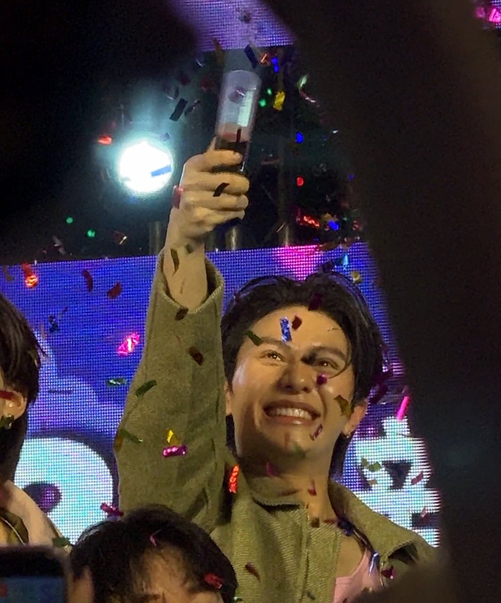 little t ⋆ ✶ tweet media