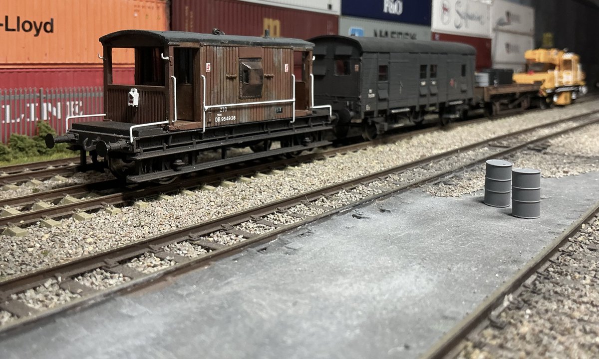 DustmanDave's tweet photo. It’s felt like a long 2025, but at least I finished tarting up that brake van and it took less than 12 months. So there’s that. A very happy #NewYear2026 to all you lot out there, especially the #TMRGUK veterans and everyone who’s shared my enjoyment of music and booze. https://t.co/6CVs8Py6xB