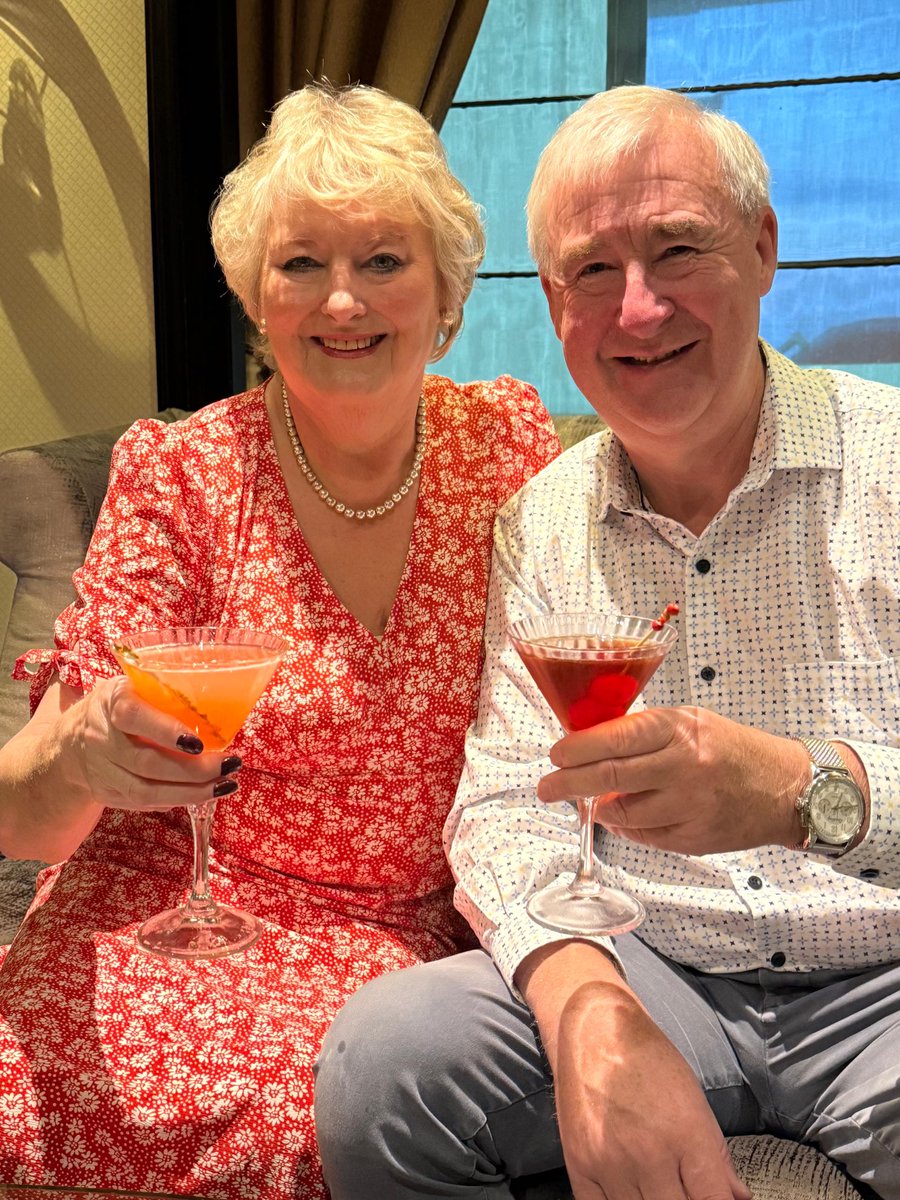 peterwrightvet's tweet image. Wishing you all a happy and healthy 2026 from myself and ⁦@linwright17⁩ ❤️🎉