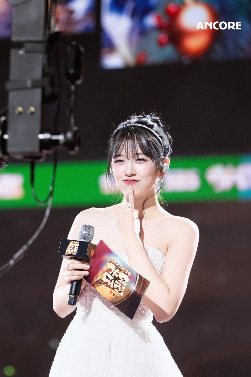 Ancore901's tweet image. Happy new year 🐶

#아이브 #IVE #안유진 #AnYujin #유진 #Yujin