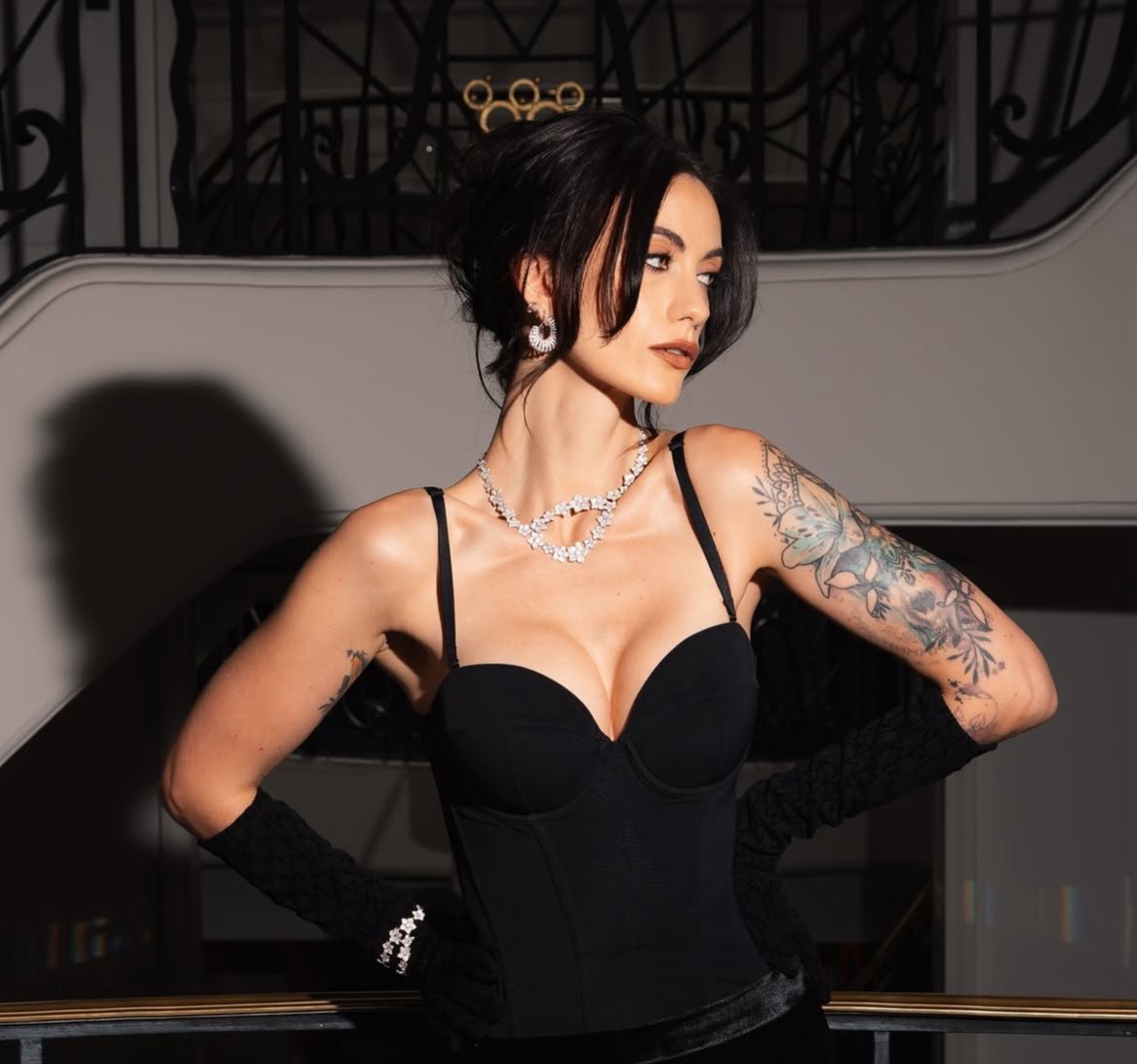 TopDeTwitch's tweet image. 🚨 2025 touche à sa fin : Pour vous, qui mérite le titre de "Streamer de l'Année" ? 🥇