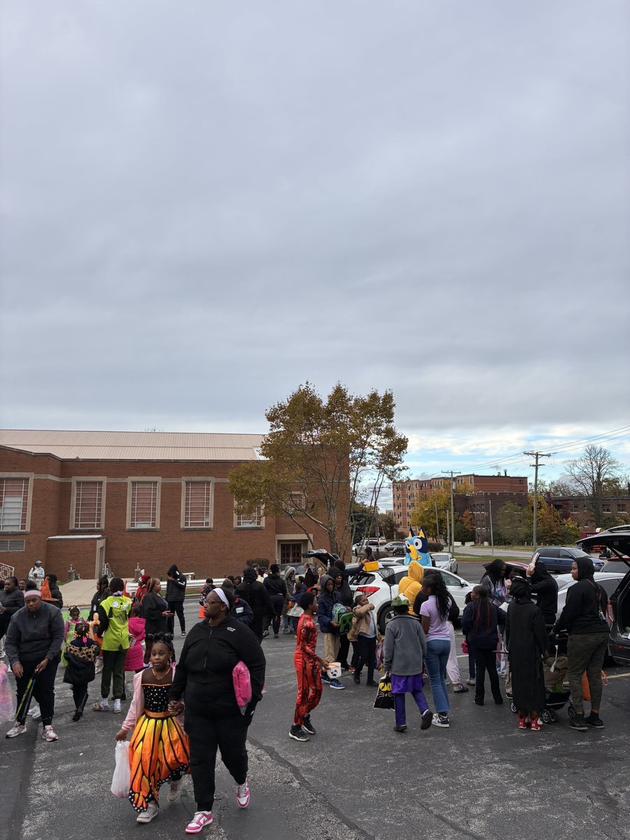 ApexAcademy2's tweet photo. We want to thank everyone, staff, teachers, and families for making the year 2025 an amazing year! Happy New Year Apex!

There are seats available for the 2026-2027 school year: https://t.co/QG5inxZn31 https://t.co/84IuIbBftD