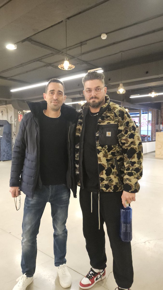 ComicSpain's tweet image. Último dia del año, he aprovechado para hacer una visita al compañero @hombreomaquina 🤖 de @TomosyGrapas
La verdad es que la tienda es una pasada.