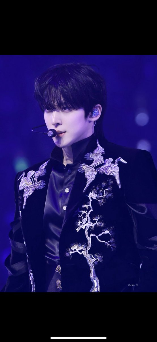 ممكن اصدق كل شي الا انه حقيقي
من اي رواية امراء طالع
من اي عصر طالع
ارجع انكتم كتمتي