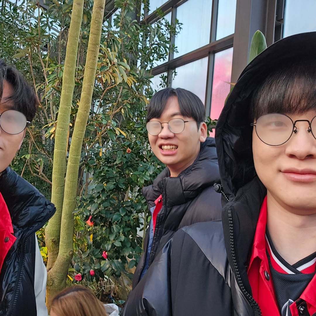 theclutchmeta's tweet photo. Faker IG update

"Goodbye, 2025!" https://t.co/ngWC0gVWAe