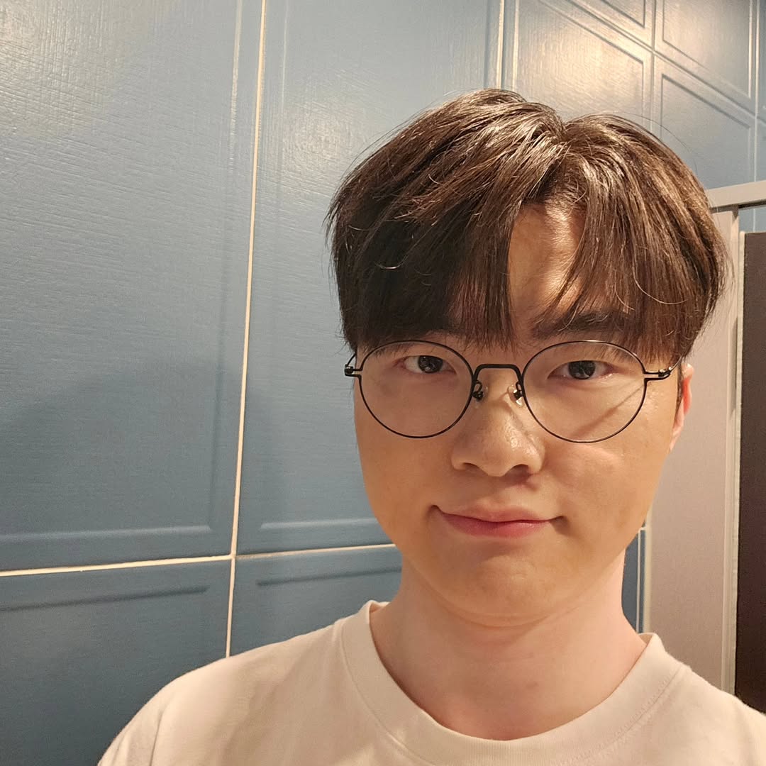 theclutchmeta's tweet photo. Faker IG update

"Goodbye, 2025!" https://t.co/ngWC0gVWAe