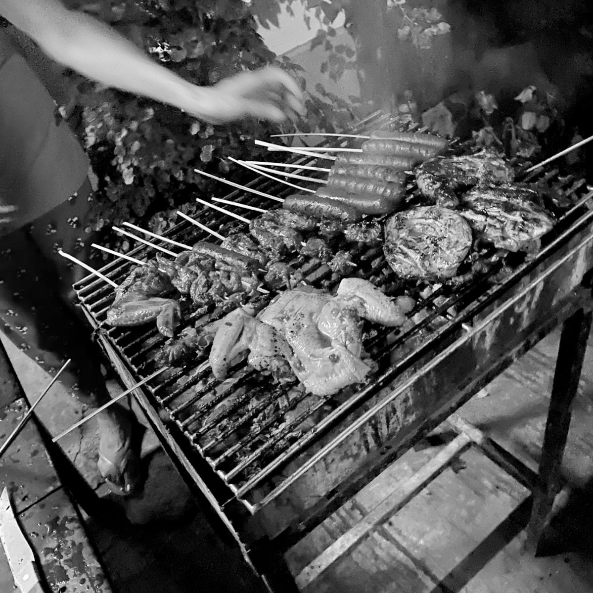 draconixob's tweet image. Pertanyaan yang wajib dan ada dalam setiap acara keluarga

“denger denger kamu udah ada calon, nih. Kok ga dibawa?”

Tersenyum robloks.