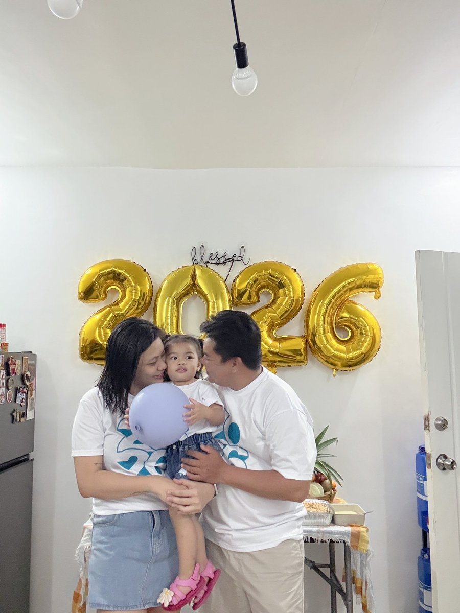 janineeosorio's tweet photo. Happy new year from our family to yours ❤️ https://t.co/zp9I2K9d0u
