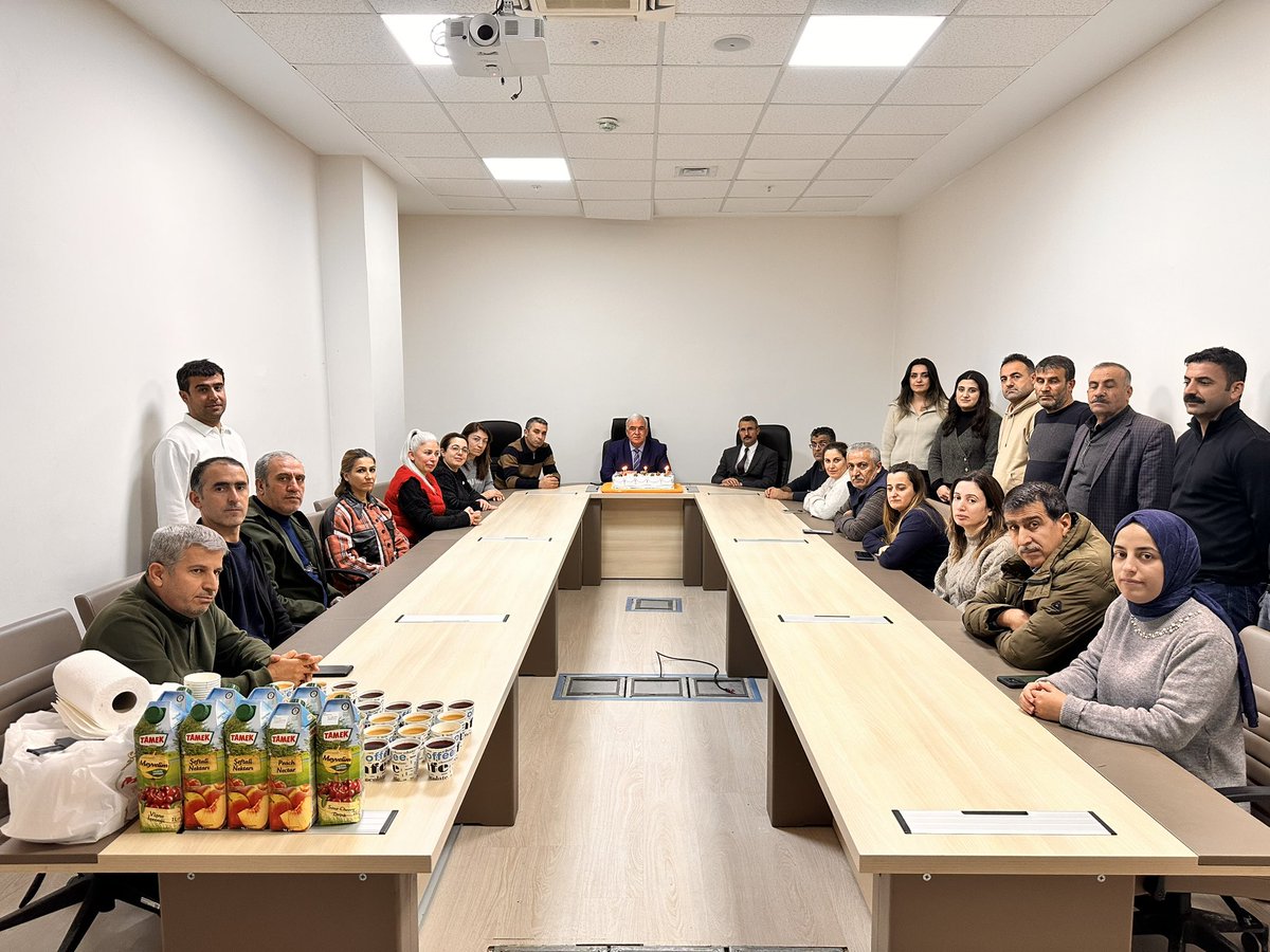 AdNufus's tweet photo. Sayın İl Müd. Salih YILMAZ ve İl ve İlçe Nüf. Müd.personellerimiz ile birlikte yoğun geçen 2025 yılını geride bırakmanın mutluluğuyla 2026 yılını karşıladık.Yeni yılın tüm Adıyaman Nüfus ailesine sağlık, mutluluk ve huzur getirmesi dileğiyle @DrOsmanVarol @adiyamangovtr @TCNufus https://t.co/Pafil1rd3i