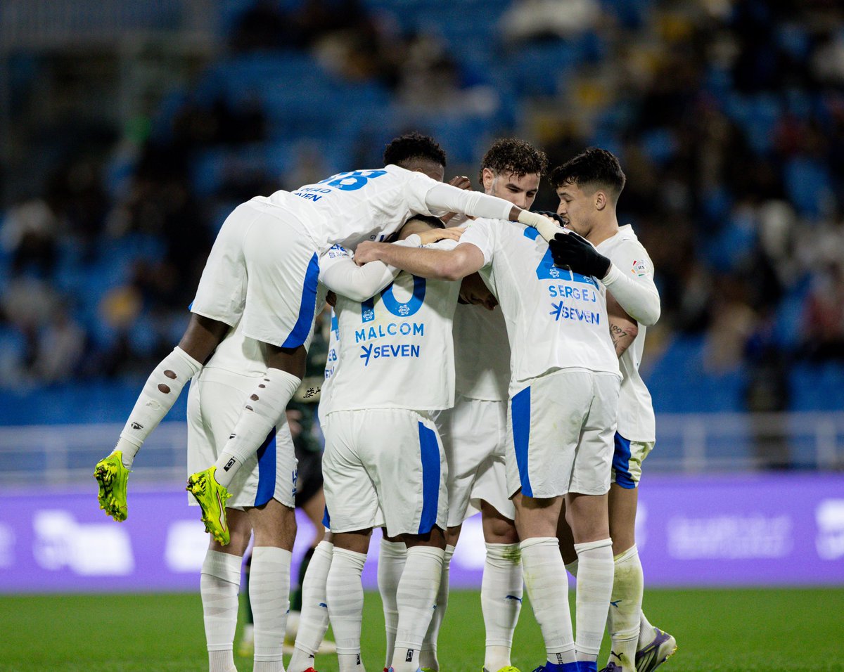 المدرج الأزرق tweet media