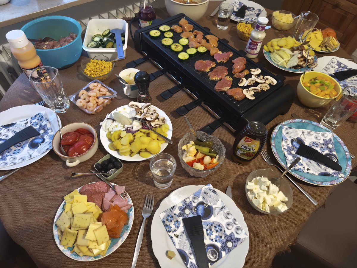 Der letzte Tag des Jahres wird selbstverständlich traditionell mit Raclette verbracht 😁