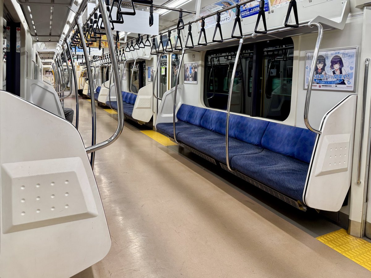 halchan_DQ's tweet image. 皆様新年明けましておめでとうございます。
本年もよろしくお願いいたします。

今年の年越しの瞬間は、、1人で電車の中で過ごしました笑

同じ車両に他に数人の乗客の方が乗っていたのですが、誰もカウントダウンや「おめでとう」など言わずシーンとした状態で時が流れていきました。。…