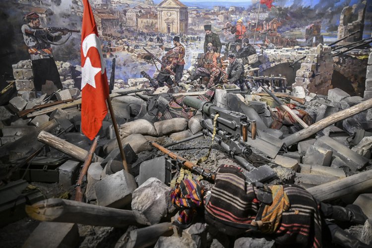 Şu andaki siyasi yapılanmamız içinde üç vilayetimizin adı ekli, ilâvelidir, biliyorsunuz. Önce sadece Gaziantep’imiz vardı, sonra buna Şanlıurfa ve Kahramanmaraş ilave edildi. Bu isimlerin birisi Antep, birisi Urfa, birisi Maraş olması normal sayıldığı halde, bunlar gazi, şanlı