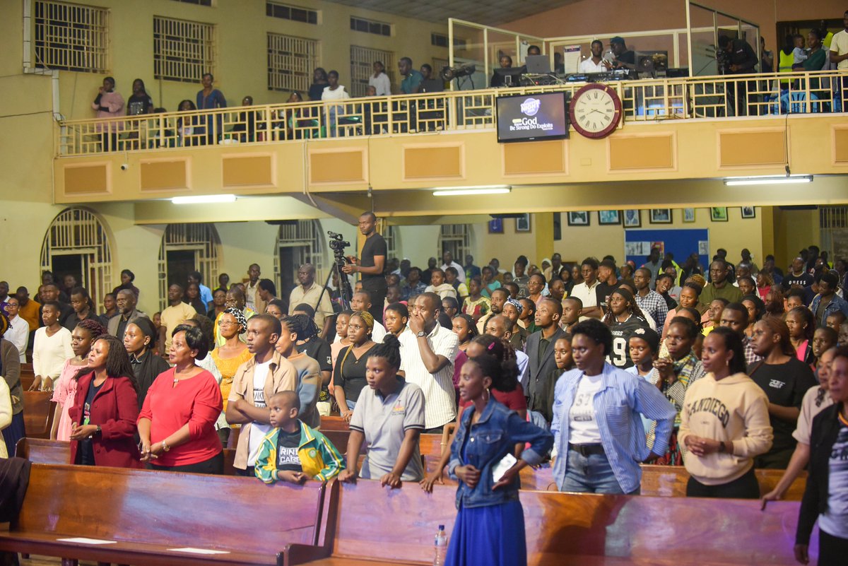 guguddetvuganda's tweet photo. Now ministering: E-Daniels, our guest worship leader—an acclaimed Nigerian gospel music minister, singer-songwriter, and producer.

Join us on-air and online as he leads the worship team in a powerful, soulful session, marked by deep worship and inspiring resilience as a visually impaired artist.

Streaming ~ https://t.co/dXszeQ7B9G 

#CrossoverNight2025 #GuguddeTvUganda