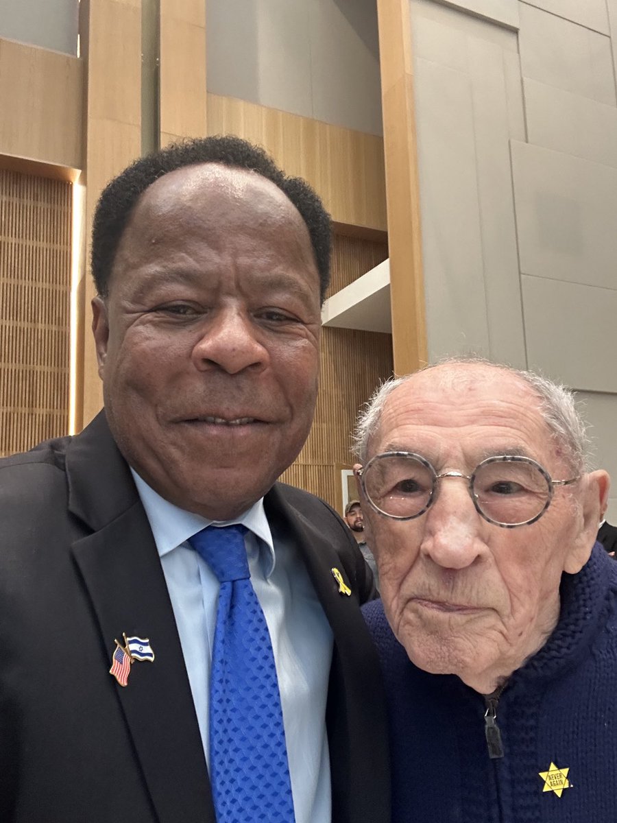TheLeoTerrell's tweet image. Two words: holocaust survivor!🇮🇱🇺🇸