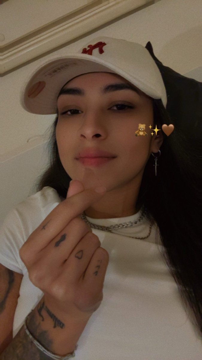Feliz reveyllloonnn família TMJ 🤍

(Adiantando que já já tô beba)