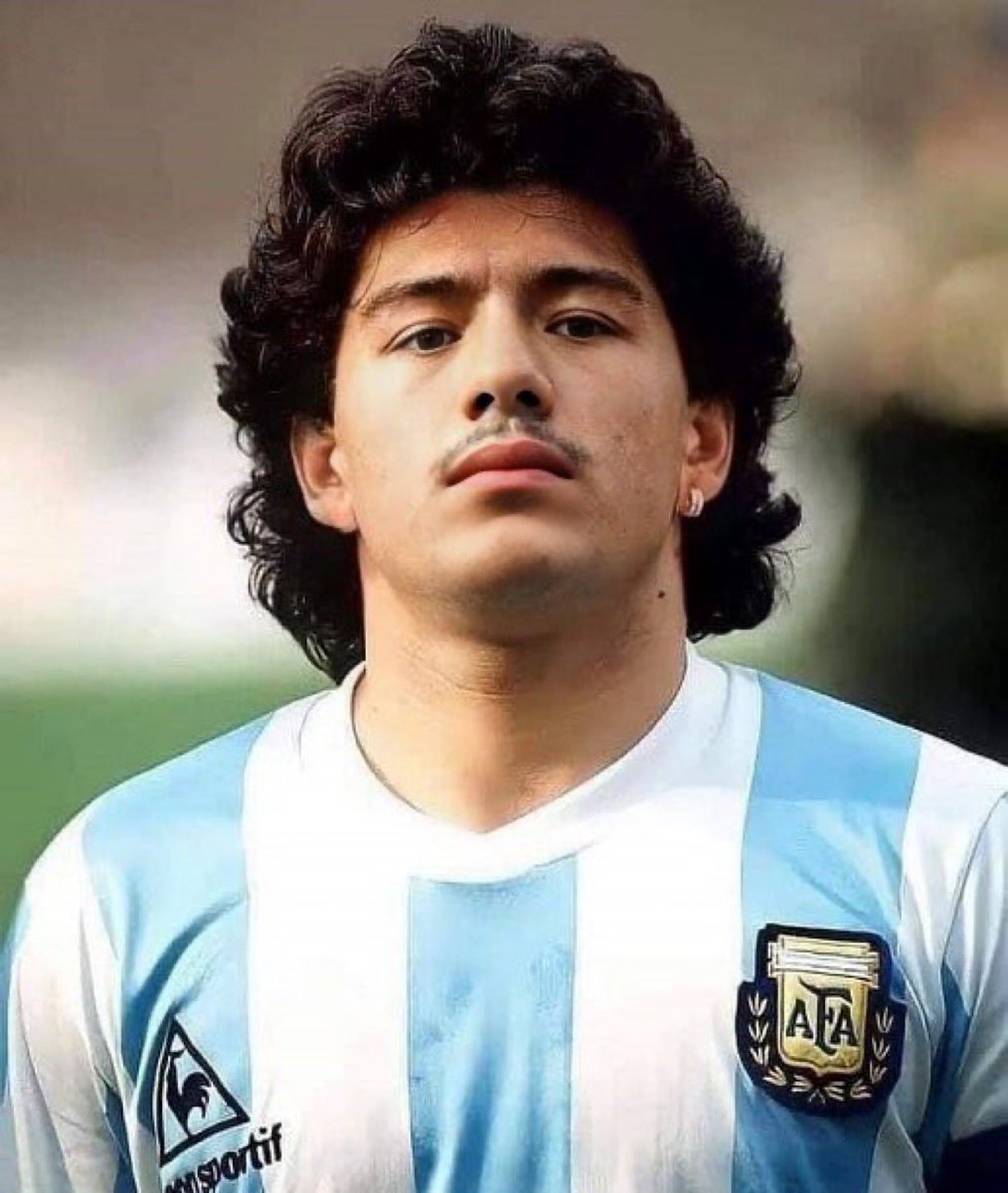 NIn7ro's tweet photo. Vous vous rendez ps conte de la chance que le Maroc a de voir et d’assister à la naissance d’une star mondial. Ibrahim Maza joue sur des terrain marocain estimez vous heureux. #EQGALG #Algerie #ALGGUI #ALGEQG https://t.co/OYv0Sbh1EF