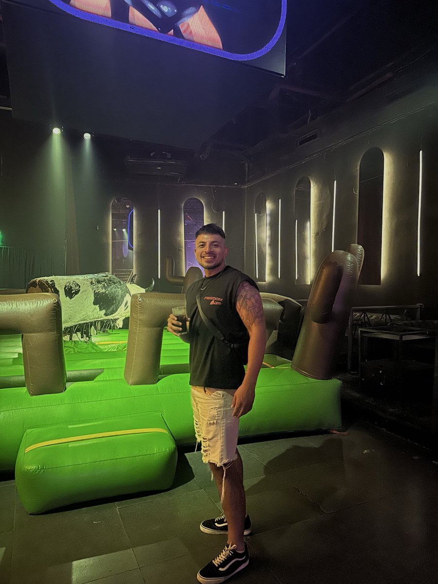 fernetcongonza's tweet image. Ah pero anoche metimos fiesta jolie