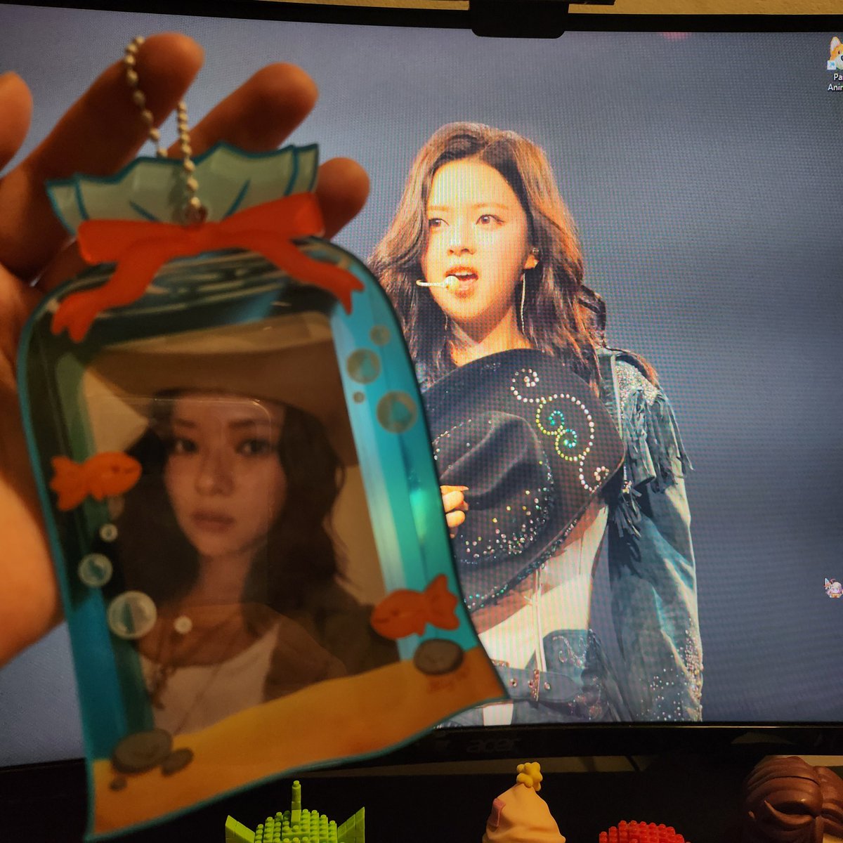 my clutch buy from cosplay matsuri! 🧚‍♀️✨️ 
first glance and I thought "my yeehaw would look good in it" and bought it right away!

thank you <a href="/GeLy765_/">GeLy 🐳 CosMatsu FK02</a> ! I really love this pocahol please make more teehee~ 🥹💓