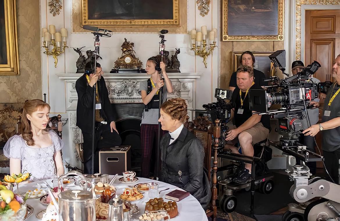 BtonArchives's tweet photo. Phoebe Dynevor and Pippa Haywood behind the scenes of #Bridgerton Season 1 https://t.co/xtASqgFUoH