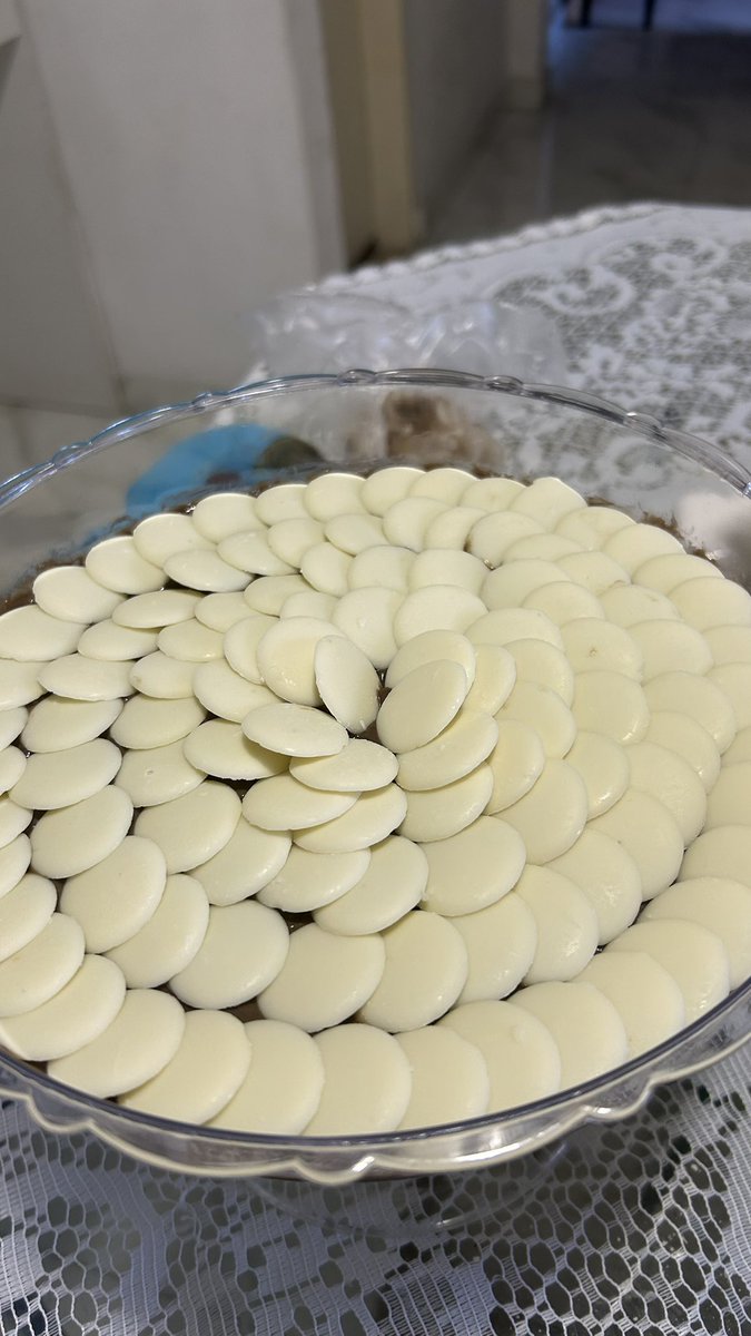 kaioleopoldino's tweet image. Depois que falaram que minha sobremesa parecia esgoto eu fiz uma versão nova pro ano novo do meu mussyr, daí o primeiro comentário foi “vai ter Ostia de sobremesa sim bb 💋”