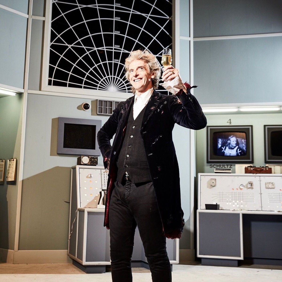 brinatello's tweet photo. "To the last hurrah."
"The last hurrah."
🥂
✨ #December31st is not only #NewYearsEve, it's also #NationalChampagneDay. 🍾 #HappyNewYear to you all! 🥳🎊🎆🤗🫶 #DoctorWho #PeterCapaldi #TwelfthDoctor @bradders_david #FirstDoctor @Jenna_Coleman_ #ClaraOswald #NewYearsEve2025 ✨ https://t.co/FDII8xUyb9