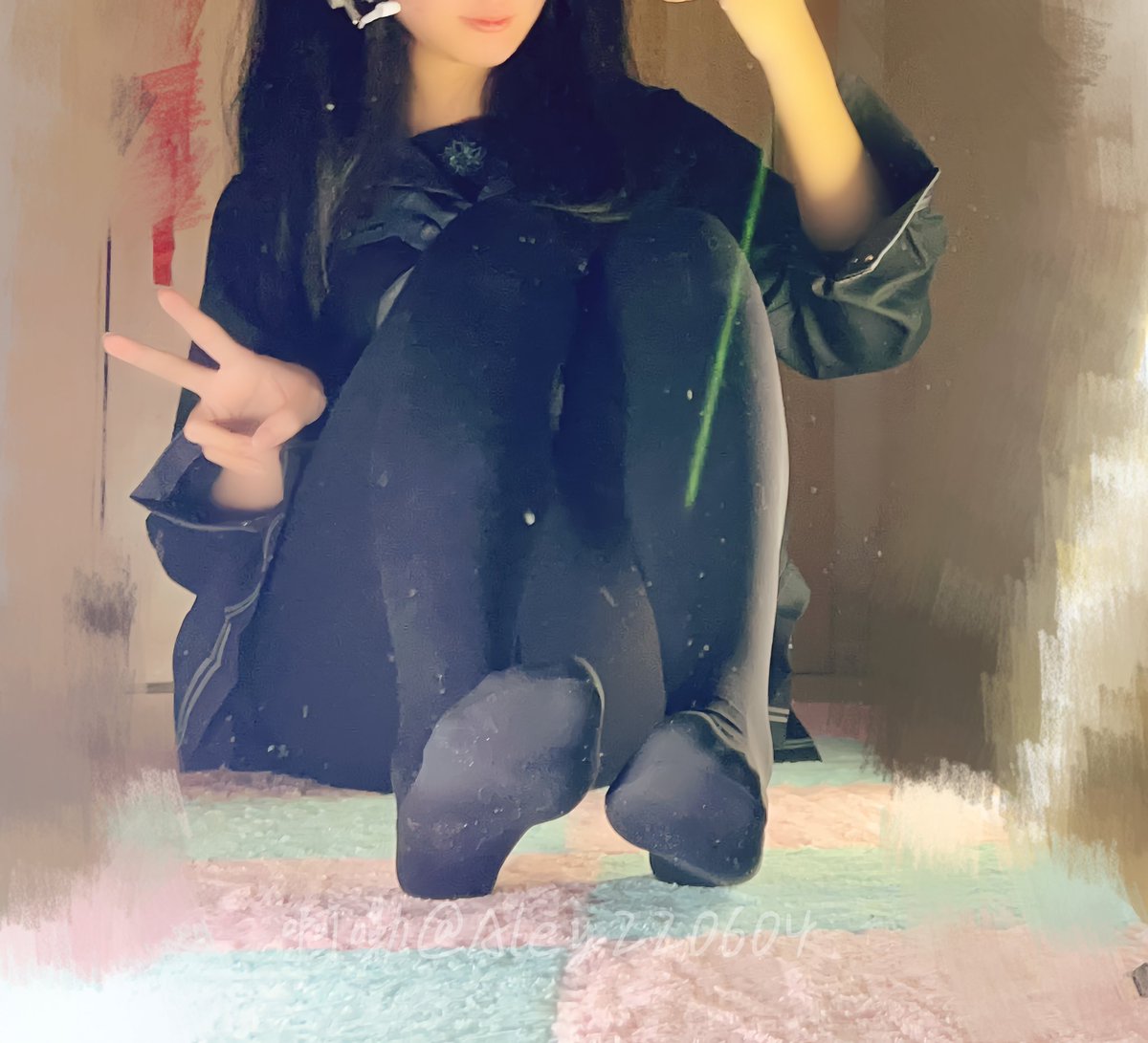 新年快乐呀ദ്ദി˶ᵒ ᵕ ˂)✧
家里有猫猫拍黑丝还是太难了，全是猫毛(｡ì _ í｡)