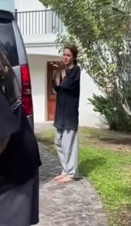 Mi vieja: no te vayas a vestir muy tarde que hay que estar a las 21
Yo las 21:10: