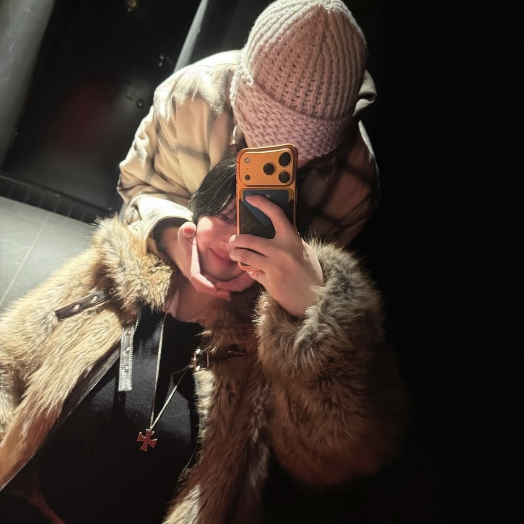 aplusaing's tweet photo. HyunA going into 2026 surrounded with love and happiness, happy new year! https://t.co/MhCZIys8XL