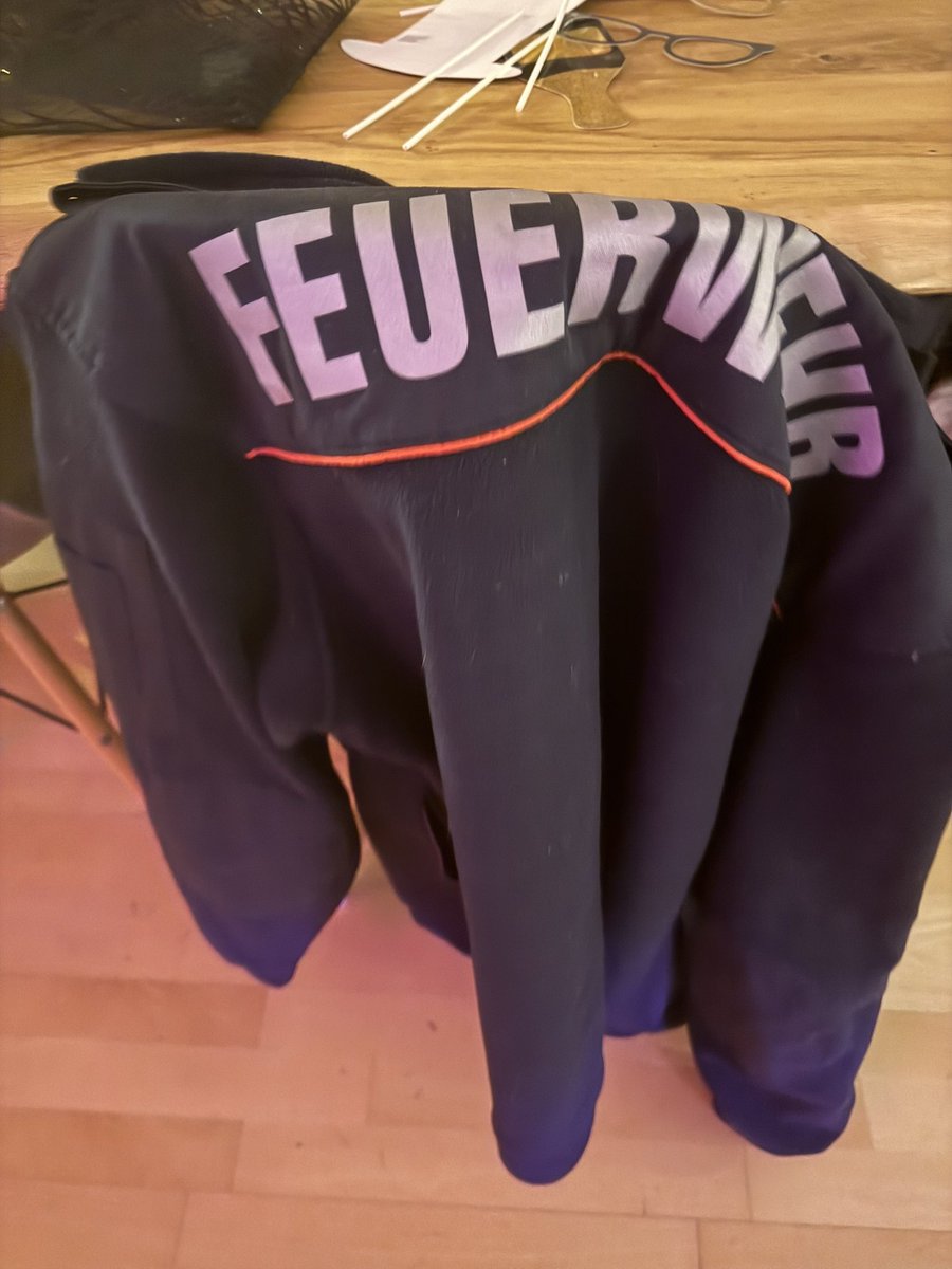 DididerLibero's tweet image. Heute nur Kindersekt und der Pieper. #Feuerwehr