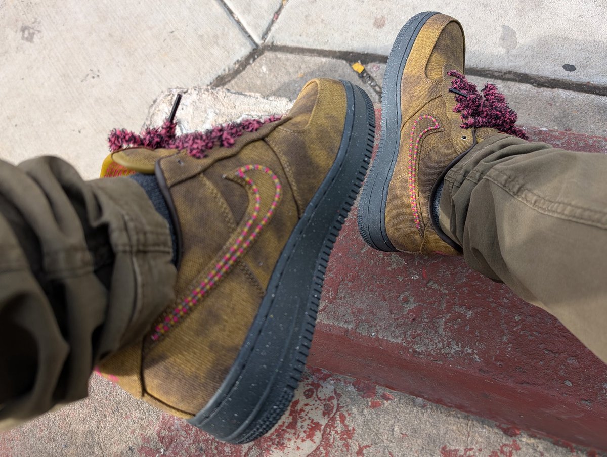 Sn3ak3r_Fr3ak3r's tweet photo. #WDYWT #UnDS Boucle Air Force 1’s #YourSneakersAreDope #Boucle https://t.co/Z0aZY3Ar0q