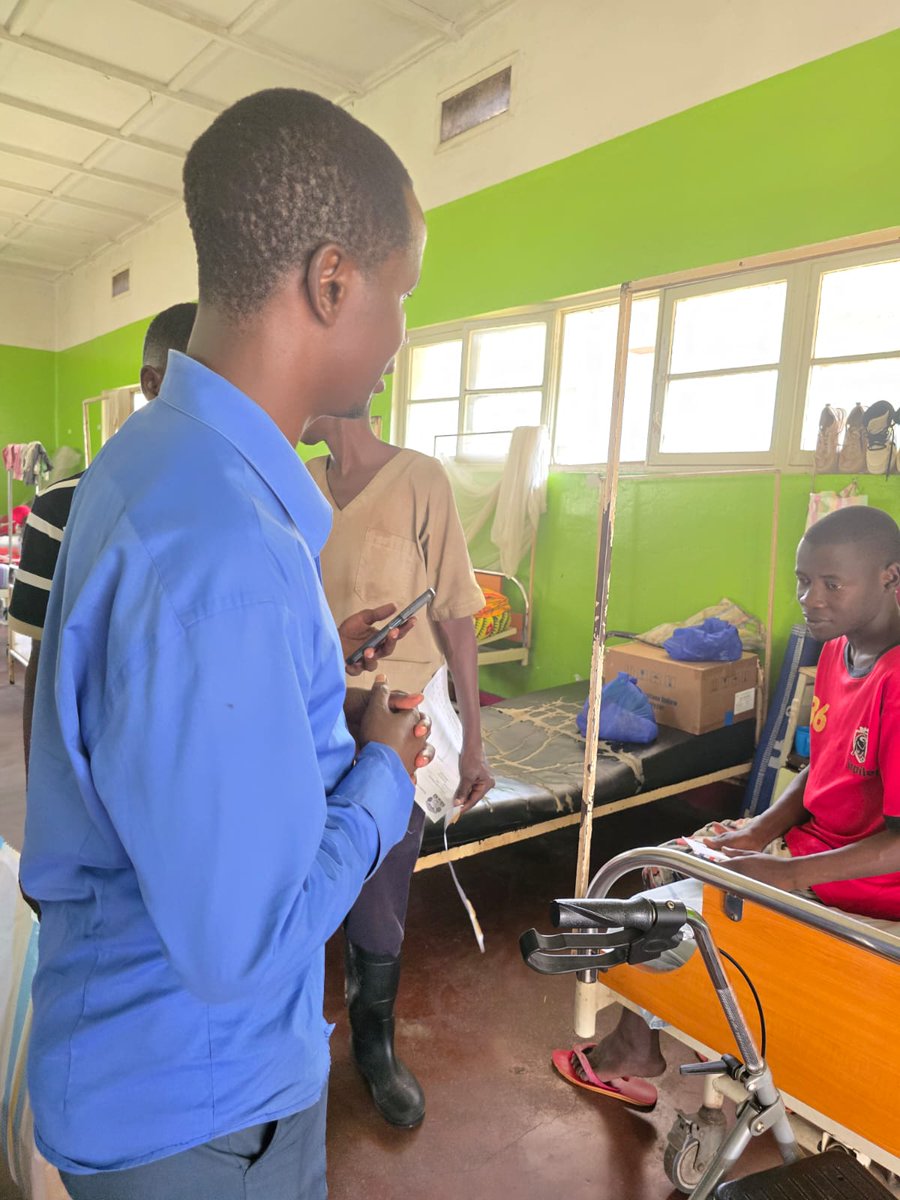 #Bujumbura 31/12/2025
Mugusozera umwaka,tugorobeje mubitaro #PrinceRegent, aho umwe mubarundi bari hanze y'igihugu atashimye ko tumuvuga izina yaturungikanye akabahasha karimwo amafaranga 1.200.000Fbu ngo yifatanye nabagwayi 30 bamikoro make.Imana imuhezagire isubize aho yakuye.