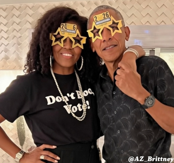 AZ_Brittney's tweet image. Michelle Obama overshadows Melania Trump in every way!   

Drop a 💙 and Repost if you Agree! Happy New Year's Eve!! 💙