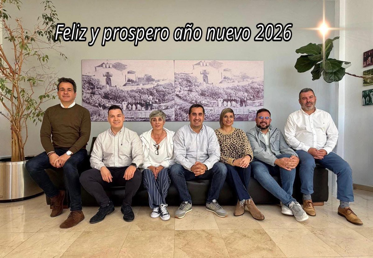 Desde Breña Baja te deseamos una Feliz Navidad y un Prospero Año 26🎉Aunque los caminos de cada uno, siempre son diferentes, tenemos claro q cuando compartimos los momentos o se trabaja x el bien común y con el corazón, las cosas salen mejor. Seguimos💪Feliz Año 2026👏