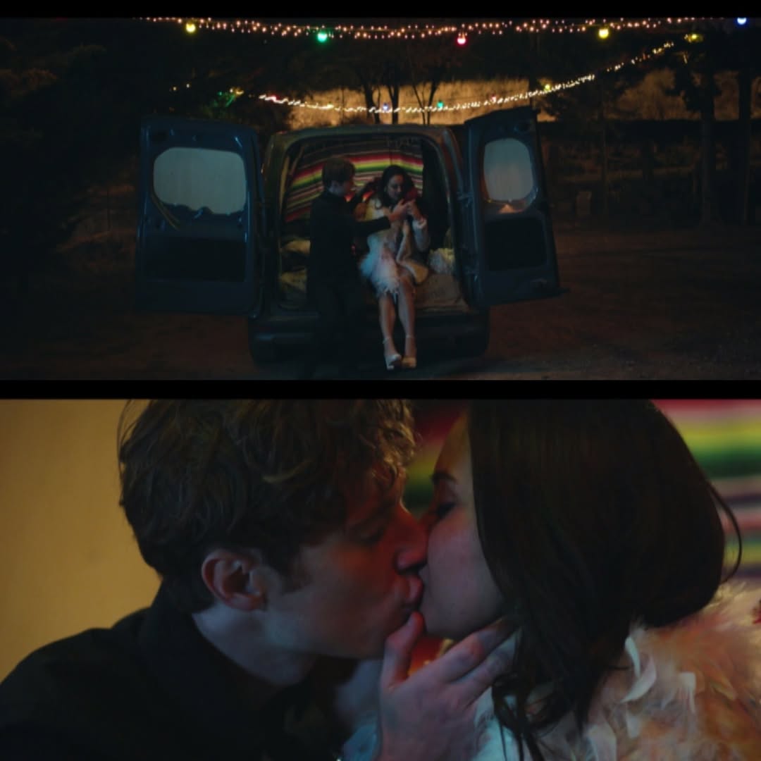 #LeDivinEnfant👶

À l’heure de minuit, Noor et Romain s’embrassent… et 2 min après : « pardon, je m’excuse, j’ai fait n’importe quoi ». Au final, ils échangent un nouveau baiser.