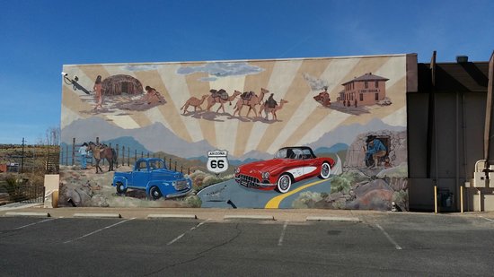 GoBizarreTravel's tweet image. Did you know Kingman, Arizona's main street is named after a movie star? The Mohave Museum of History &amp;amp; Arts features a must-see tribute to hometown hero, actor Andy Devine!

#Route66 #KingmanAZ #Arizona #AndyDevine #ClassicHollywood #TravelArizona #MohaveMuseum #RoadTrip