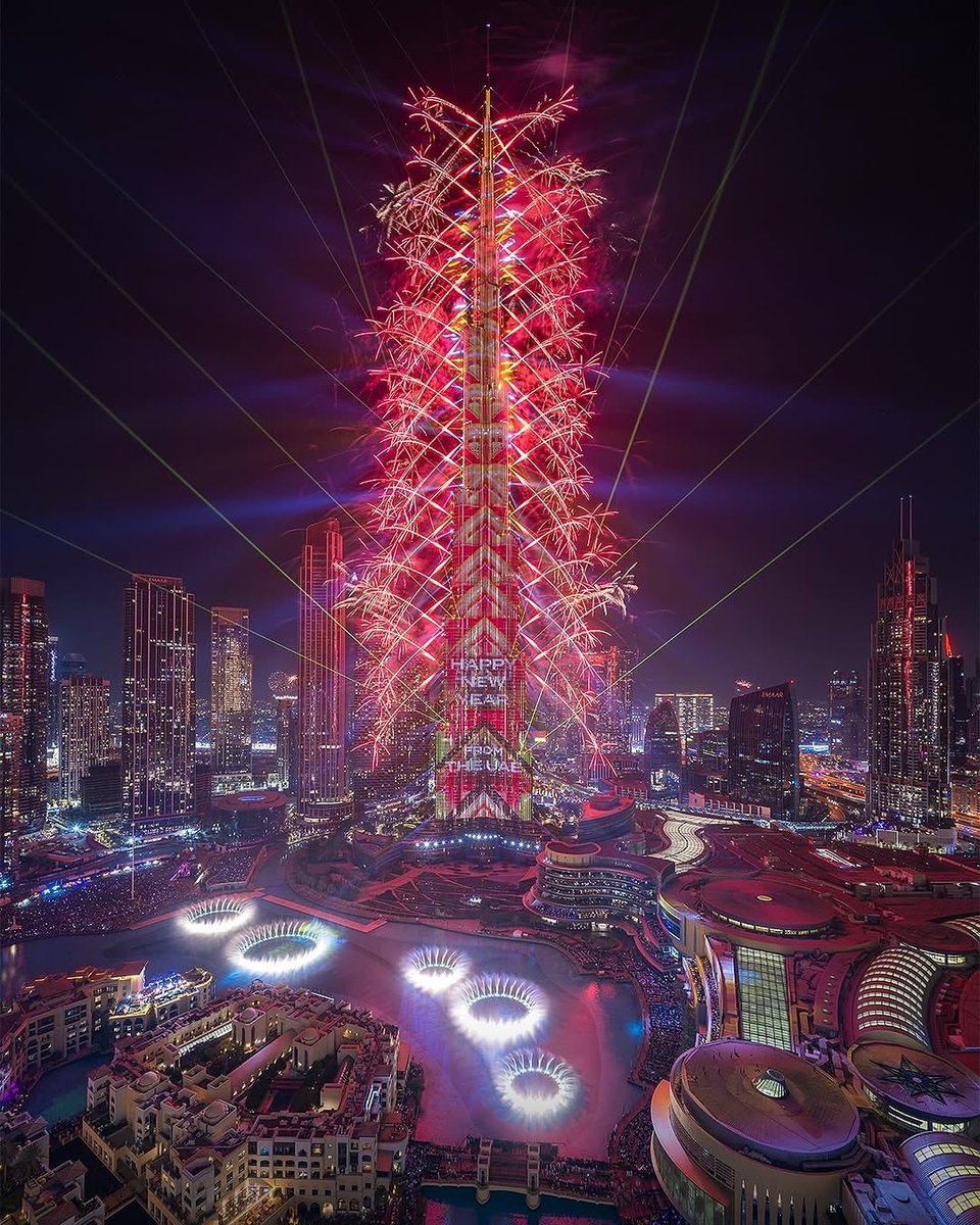 HAPPY NEW YEAR Dubai 🎆🎇 https://t.co/E6cwGO81ZR