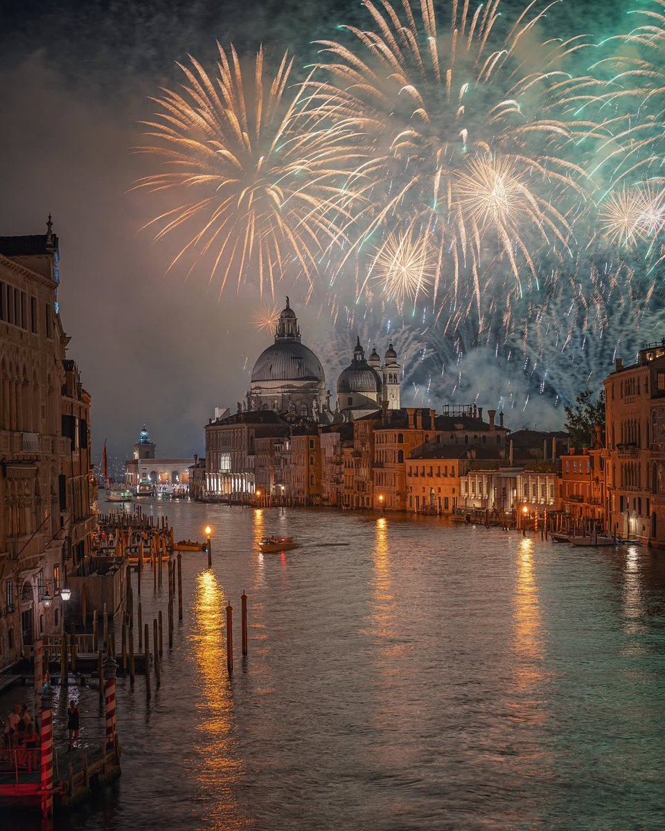 JamesLucasIT's tweet image. New Year’s Eve in Venice, Italy