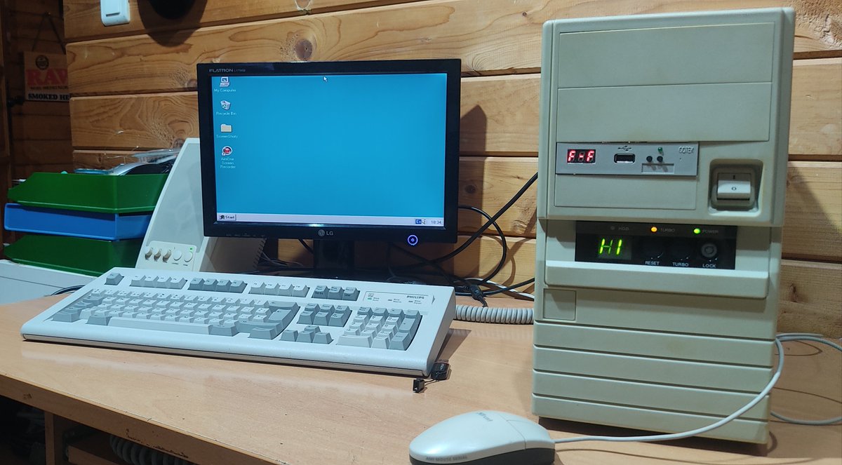 InfoTronikBlog's tweet image. Feliz 2026 a todos!!! 
como última publicación del año, el 486 totalmente #restaurado:
* 80486DX2 66MHz
* 16MB de RAM
* Gráfica ISA Trident 1MB
* Compact Flash 512MB
* #Gotek con #flashfloppy

Próximamente vídeo de restauración y prueba de jueguitos!!!
#retrogaming
#retrocomputer