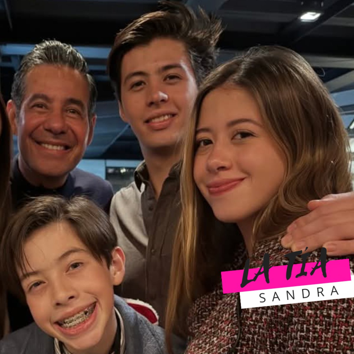 TuTiaSandra's tweet image. ‼️¡PARECEN LOS DERBEZ!  Aseguran que el hijo de YORDI ROSADO es idéntico a él 👀

Son como los Derbez: ¡todos idénticos al papá!

¿Bendición genética o maldición heredada? 🤔

#YordiRosado #Derbez