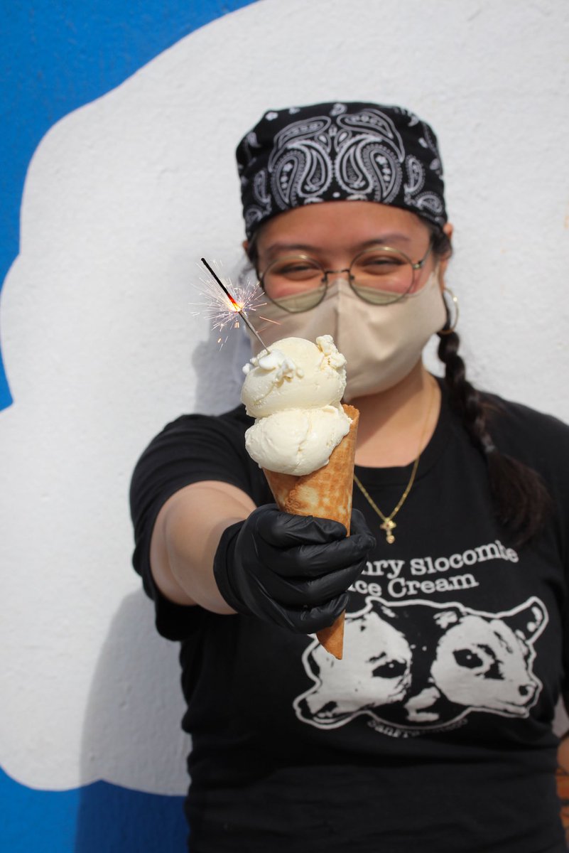 humphryslocombe's tweet image. ✨🍦New year, same obsession with ice cream.
Wishing you a sparkly, double-scoop kind of year ahead.
We’re open regular hours on NYE and open Saturday hours on New Year’s Day, so bring the whole crew, keep the celebration going, and start 2026 the right way…on a waffle cone. 🎉