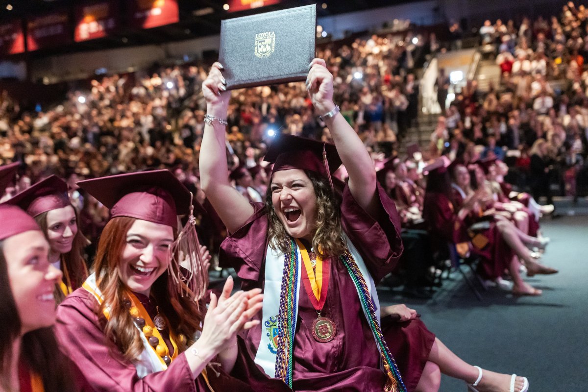 LoyolaQuinlan's tweet photo. As we say goodbye to 2025, let's look back at four highlights from this year!

📷: Commencement and the classroom, of course! Also, Prof. Hewitt named Faculty Member of the Year, and Business Honors students at Volkswagen North America.

Loyola's picks: https://t.co/odb73VWm2H https://t.co/IK5ecbFvhf