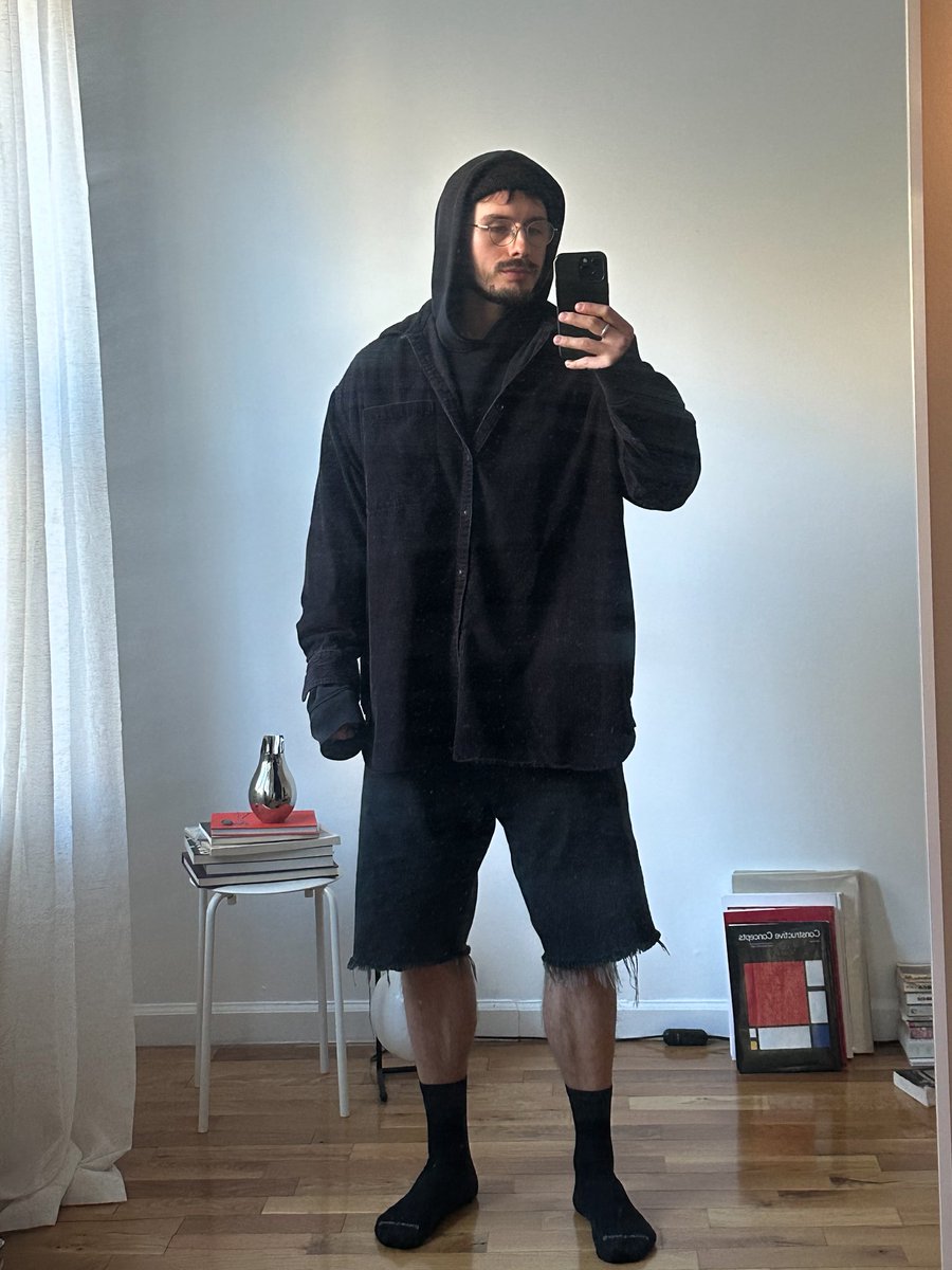 romnmez's tweet photo. mirror selfie 2025 wrapped https://t.co/C2UHpLhDXK