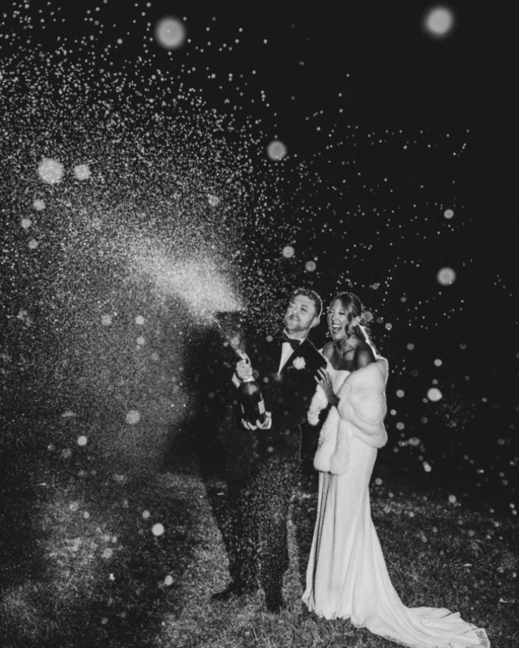 New Year, New chapter together✨

From silver confetti falling during the first dance to champagne towers and champagne sprays at midnight - NYE weddings are made for moments like these 🥂