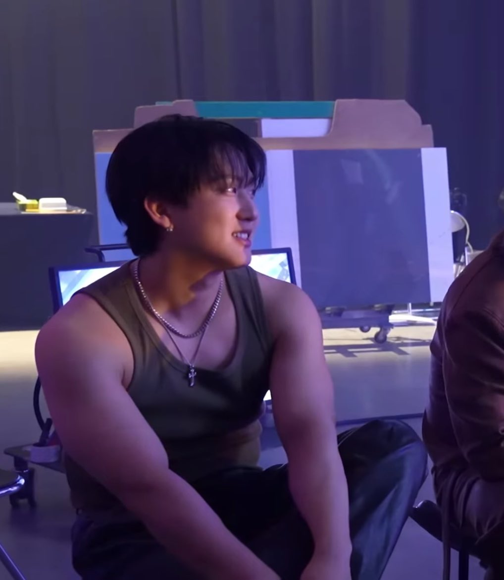 felixsrightarmm's tweet image. does changbin know hes the prettiest ever yeah he probably does hes a leo