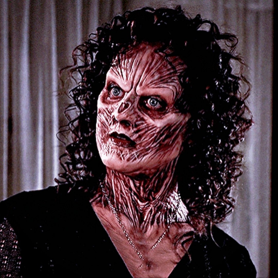 SpikeWithASoul's tweet image. We look at each other like this, but we don't know each other. 🙃😂