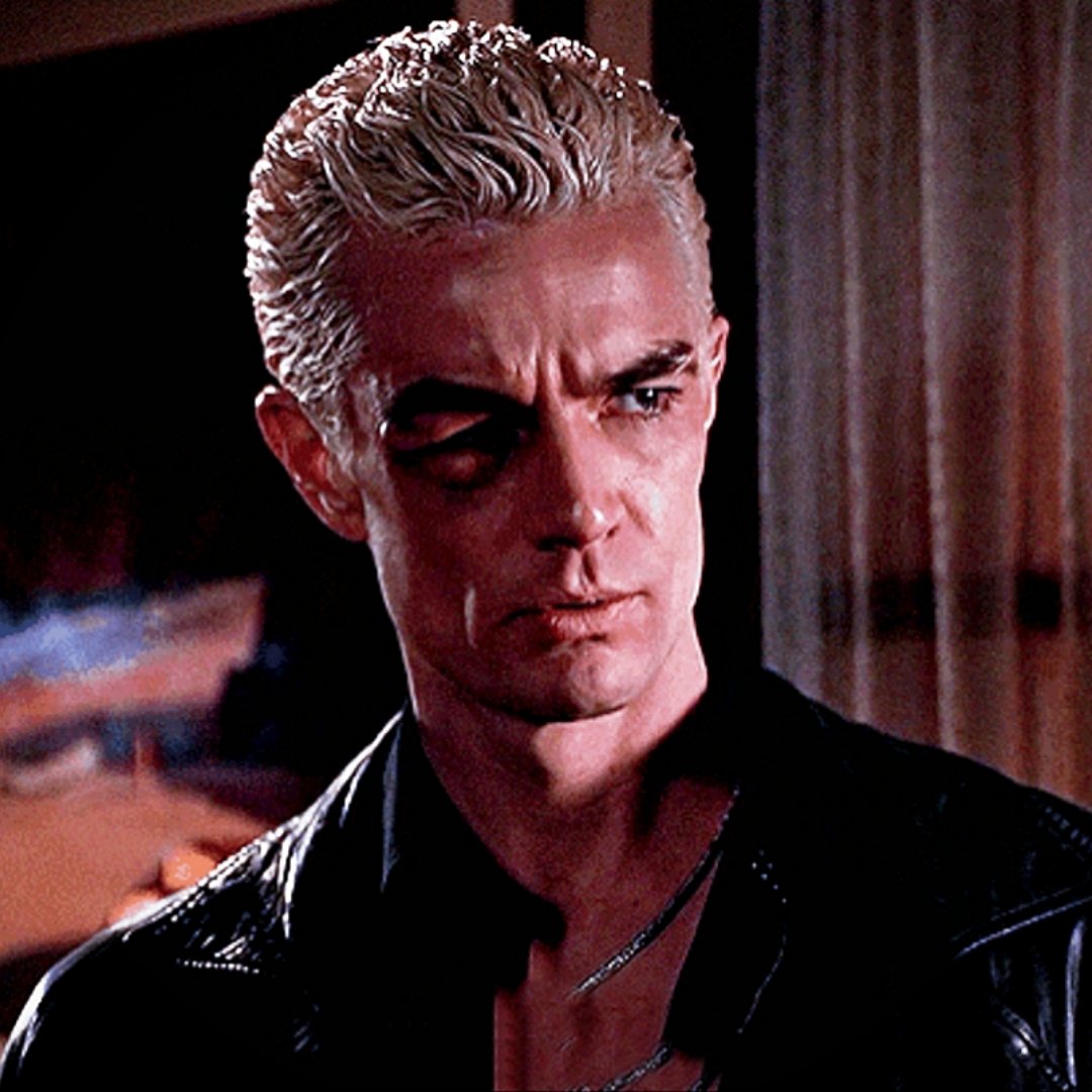 SpikeWithASoul's tweet image. We look at each other like this, but we don't know each other. 🙃😂