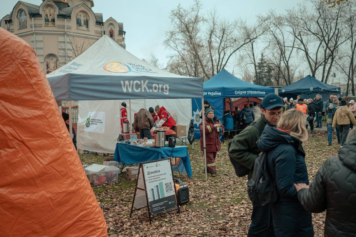 tymur_tkachenko's tweet image. Коли ми з командою почали готувати підсумки 2025 року, першими на стіл лягли цифри - кількість атак, запущених по місту засобів ураження, збиттів, влучань. Переліки пошкоджених будинків, кількість зруйнованих квартир, поранені, поіменні списки загиблих. Таким був наш рік. Така…