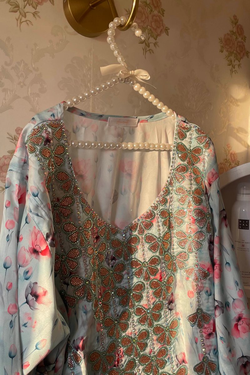 amiraati_'s tweet photo. Est ce qu’on peut me donner un petit peu de force pour mon commerce de Mukhawar s’il vous plaît 🥺💗 ?

C’est un peu difficile d’avoir de la visibilité en ce moment 🥲 https://t.co/X5OufZXLTV
